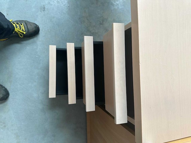 Bureau - ladenbureel - desk - afbeelding 1 van  4