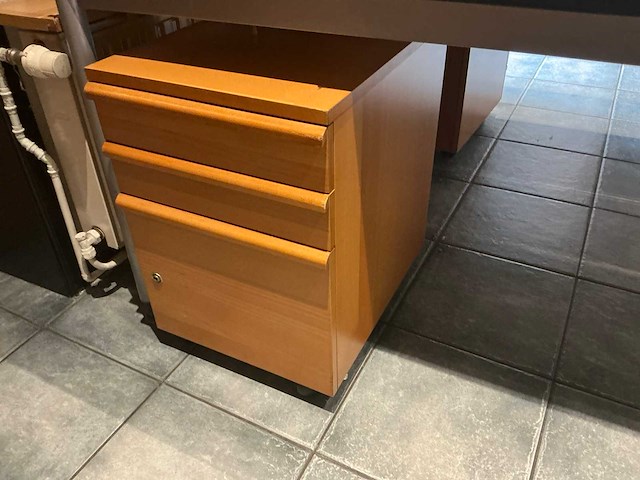 Bureau (2x) met kast en ladenblok - afbeelding 3 van  5