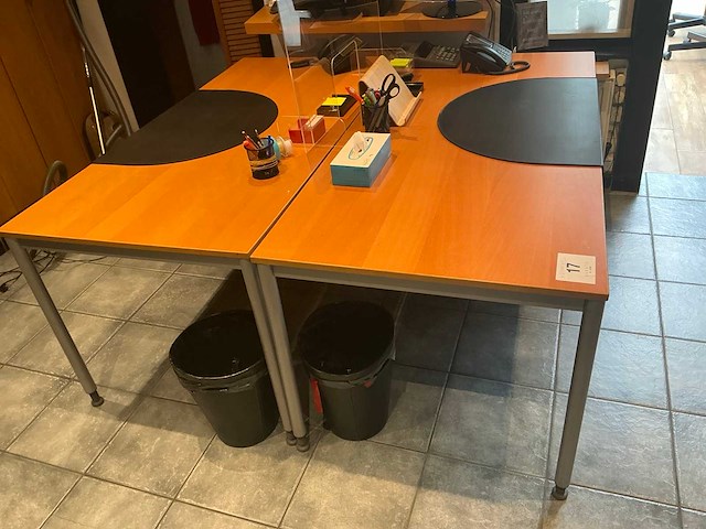 Bureau (2x) met kast en ladenblok - afbeelding 4 van  5