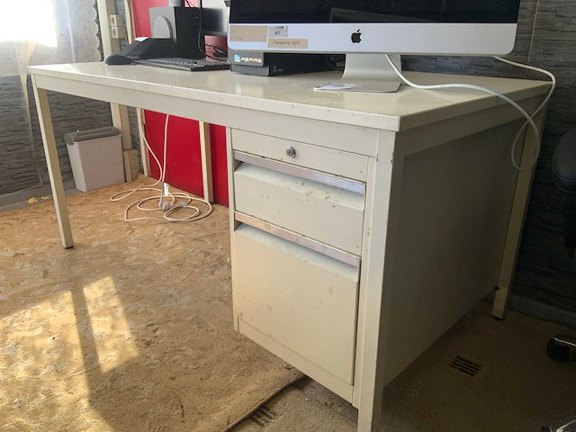 Bureau (2x) - afbeelding 1 van  2