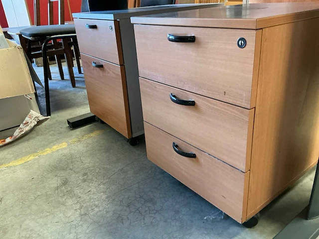 Bureau (3x) - afbeelding 1 van  7