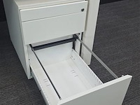Bureau ahrend met ladenblok - afbeelding 2 van  11