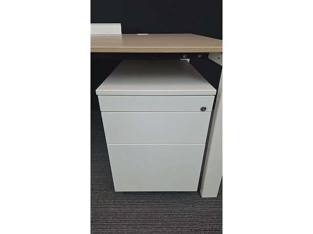 Bureau ahrend met ladenblok - afbeelding 11 van  11