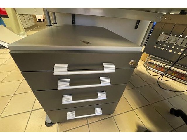 Bureau, bureaustoel - afbeelding 4 van  10