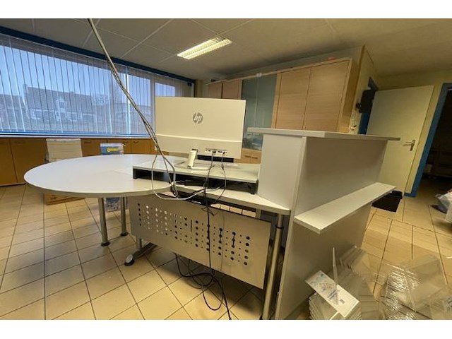 Bureau, bureaustoel - afbeelding 5 van  10