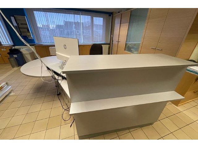 Bureau, bureaustoel - afbeelding 6 van  10