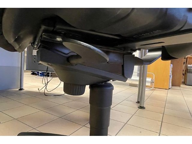 Bureau, bureaustoel - afbeelding 10 van  10