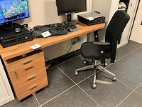 Bureau + bureaustoel - afbeelding 1 van  6