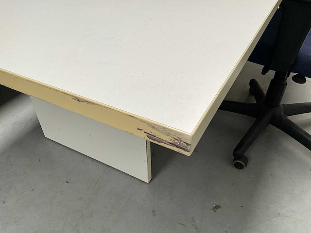 Bureau + bureaustoel - afbeelding 3 van  12