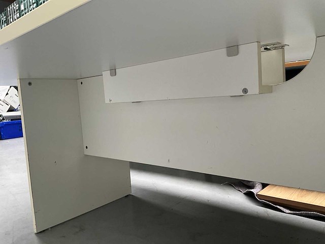 Bureau + bureaustoel - afbeelding 8 van  12