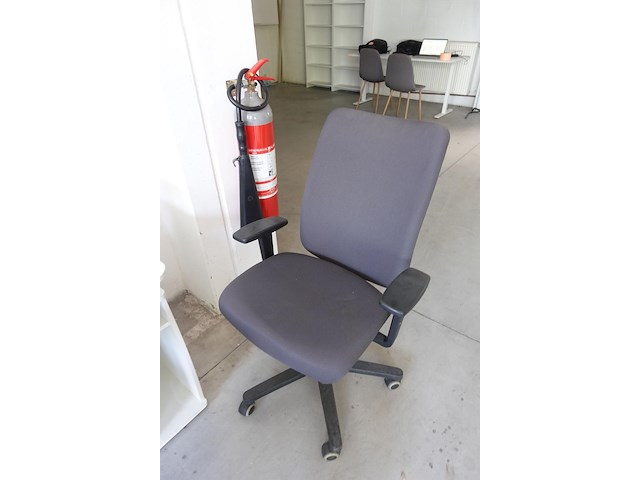 Bureau & computer - afbeelding 2 van  9