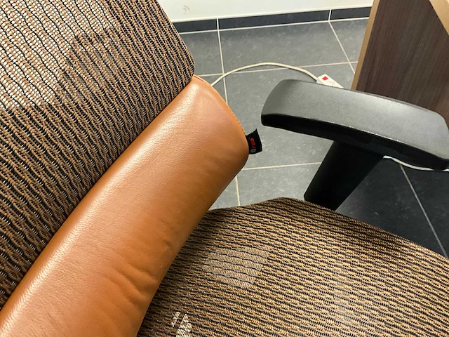 Bureau en bureaustoel rs pro - afbeelding 7 van  9