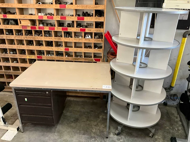 Bureau en carrousel - afbeelding 1 van  9