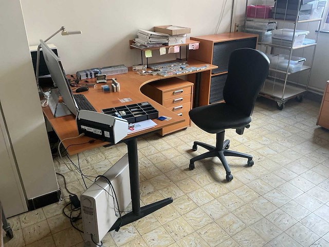 Bureau hoekopstelling - afbeelding 1 van  7
