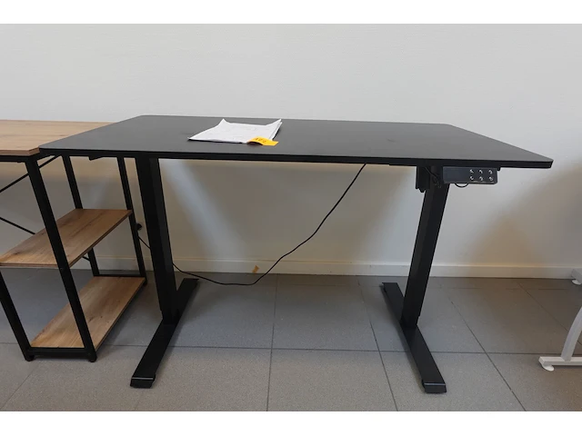 Bureau in hoogte verstelbaar - afbeelding 1 van  8