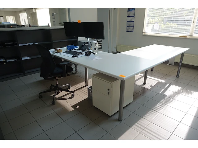 Bureau in l vorm - afbeelding 1 van  6