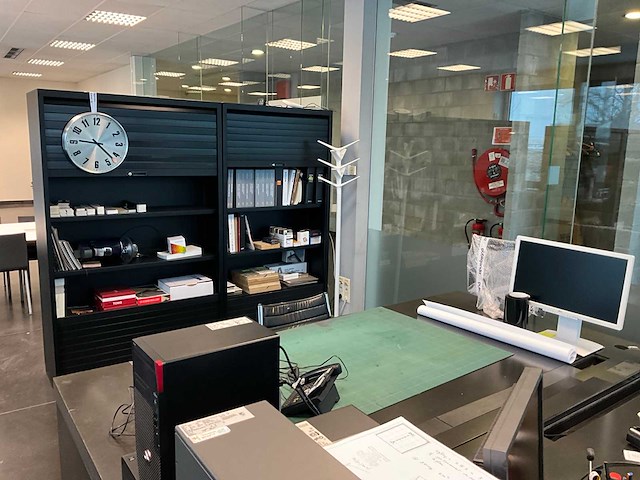 Bureau (inkom) - afbeelding 1 van  6