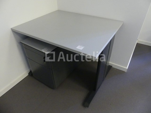 Bureau, kasten en diverse accessoires - afbeelding 7 van  25