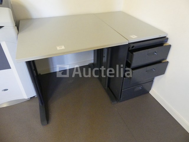 Bureau, kasten en diverse accessoires - afbeelding 13 van  25