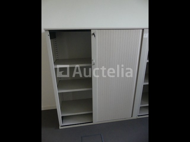 Bureau, kasten en diverse accessoires - afbeelding 17 van  25