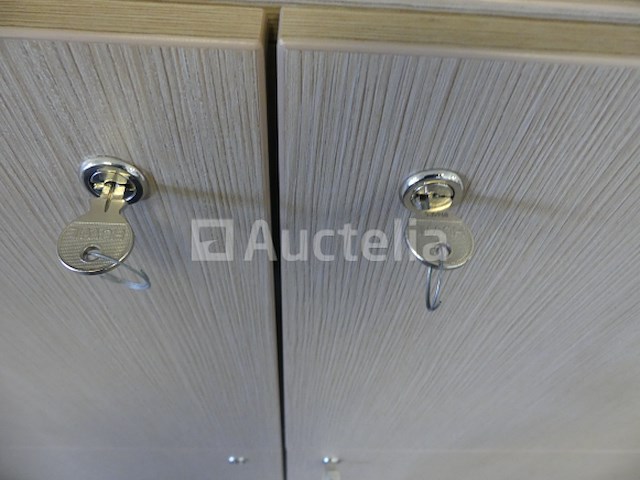 Bureau, kasten en diverse accessoires - afbeelding 12 van  25