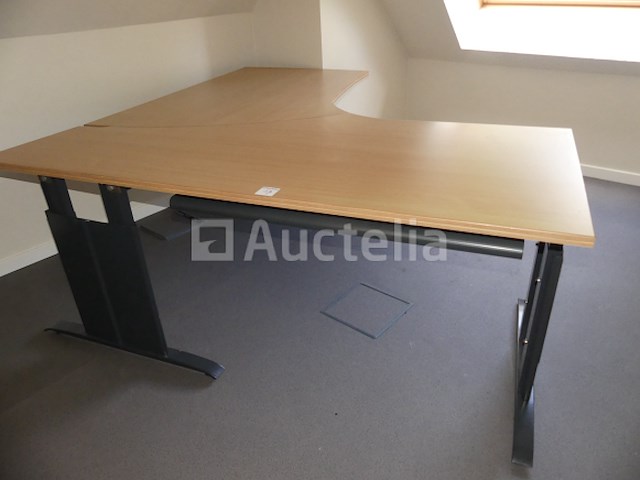 Bureau, kasten en diverse accessoires - afbeelding 24 van  25