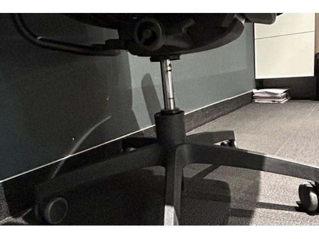 Bureau + kasten en stoelen - afbeelding 15 van  16