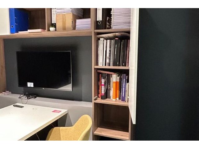 Bureau + kasten en stoelen - afbeelding 4 van  16