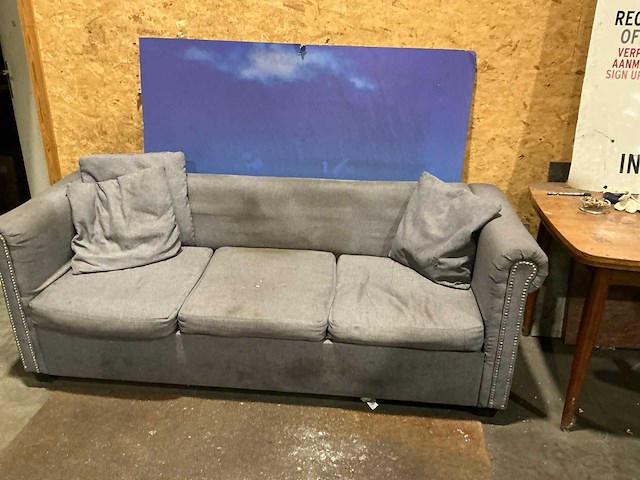 Bureau met 2 diverse stoelen - afbeelding 4 van  4