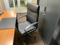Bureau met stoelen - afbeelding 1 van  1
