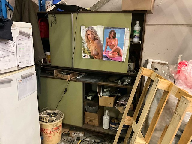 Bureau met toebehoren - afbeelding 4 van  4