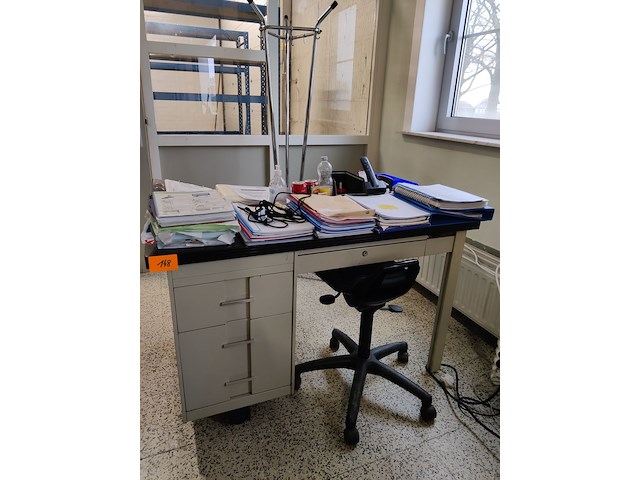Bureau mewaf en stoel - afbeelding 1 van  1