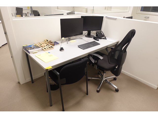 Bureau opstelling & computer - afbeelding 1 van  7