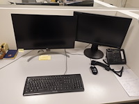 Bureau opstelling & computer - afbeelding 3 van  7