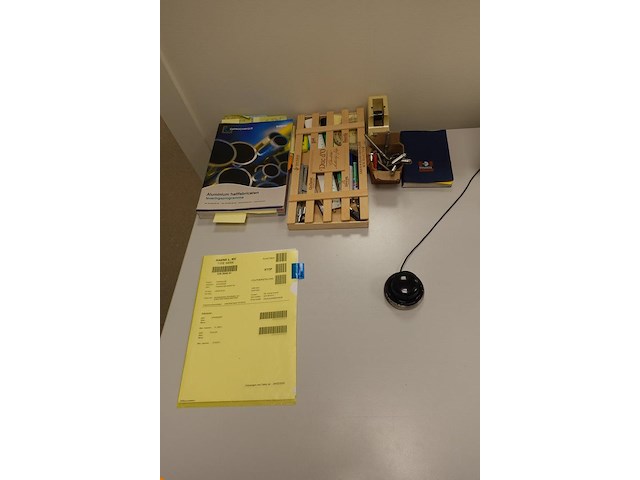 Bureau opstelling & computer - afbeelding 5 van  7