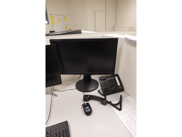 Bureau opstelling & computer - afbeelding 6 van  7