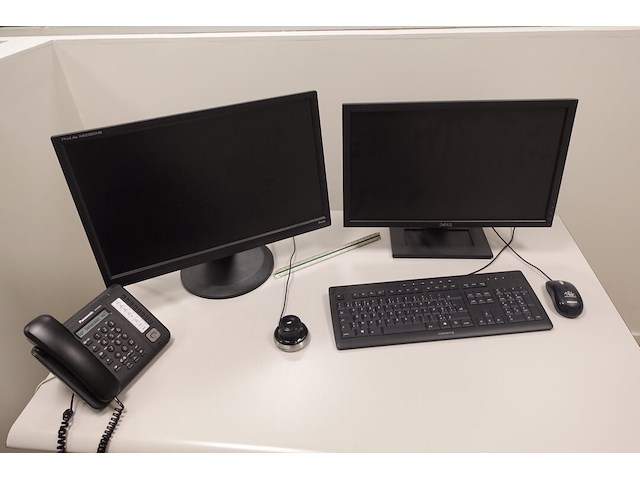 Bureau opstelling & computer - afbeelding 2 van  8