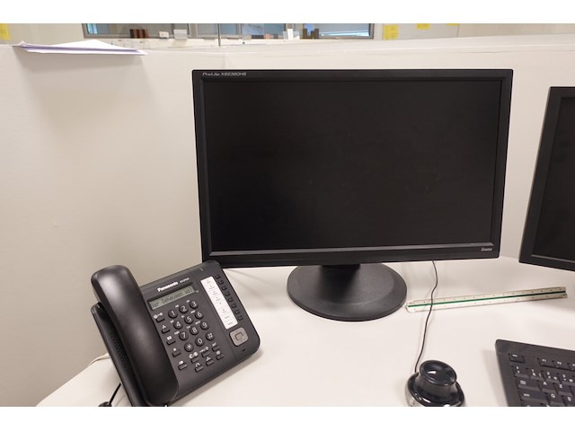 Bureau opstelling & computer - afbeelding 3 van  8