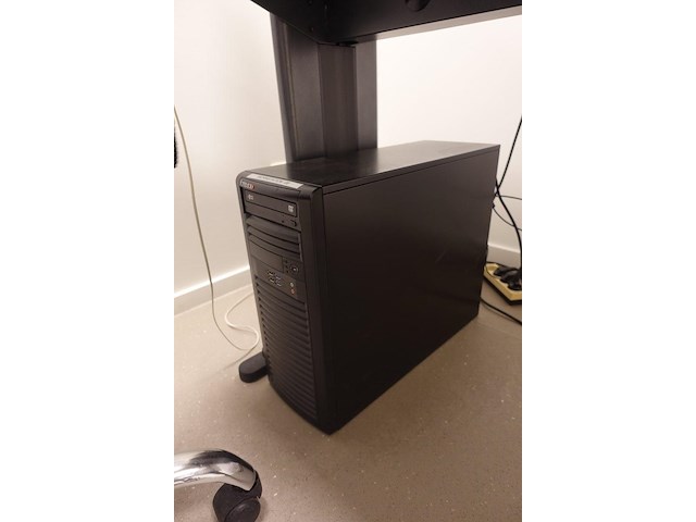 Bureau opstelling & computer - afbeelding 7 van  8