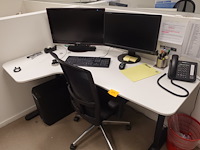 Bureau opstelling & computer - afbeelding 1 van  8