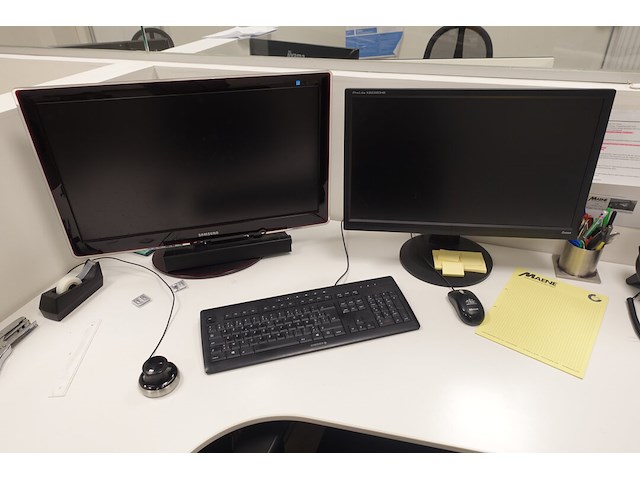 Bureau opstelling & computer - afbeelding 4 van  8