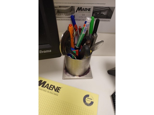 Bureau opstelling & computer - afbeelding 5 van  8