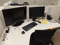 Bureau opstelling & computer - afbeelding 7 van  8