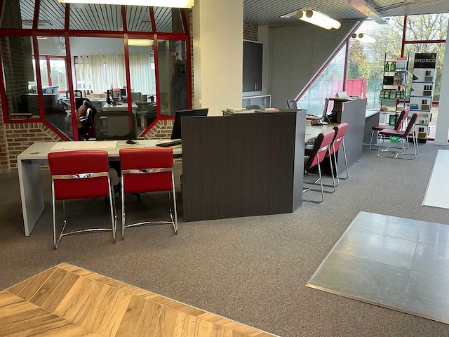 Bureau opstelling + infodesk - afbeelding 1 van  20