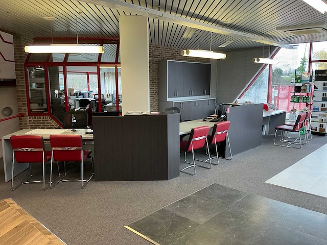 Bureau opstelling + infodesk - afbeelding 13 van  20
