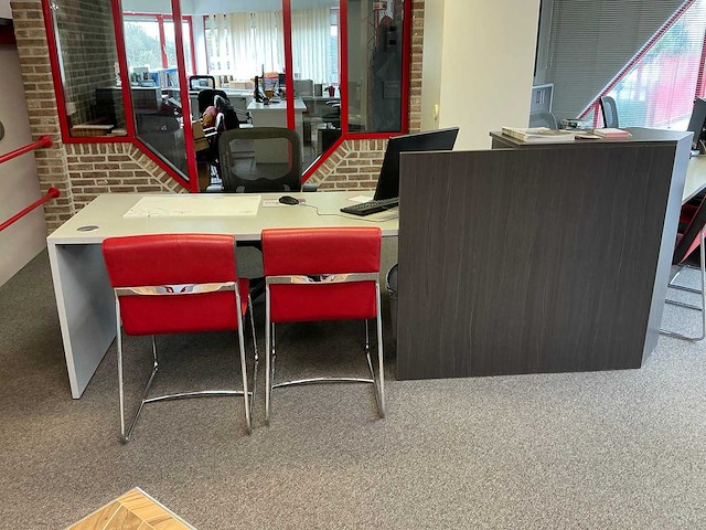 Bureau opstelling + infodesk - afbeelding 12 van  20