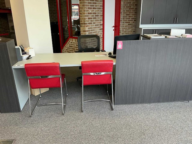 Bureau opstelling + infodesk - afbeelding 17 van  20