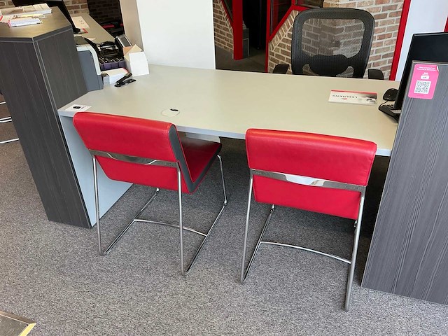 Bureau opstelling + infodesk - afbeelding 18 van  20