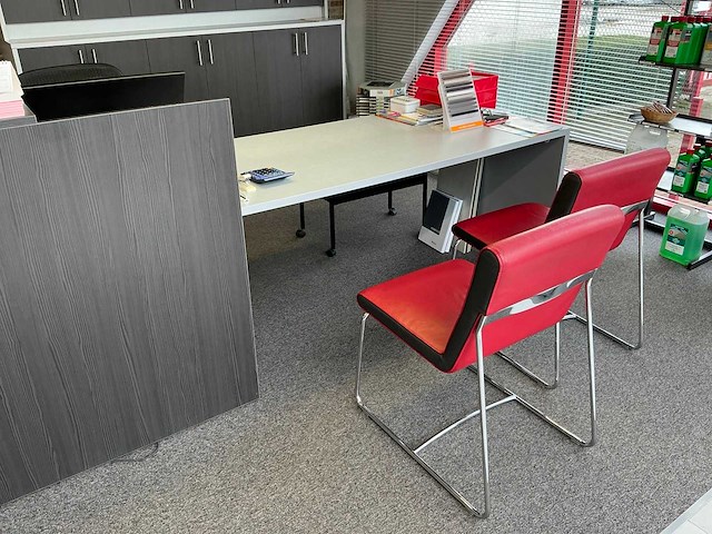 Bureau opstelling + infodesk - afbeelding 19 van  20