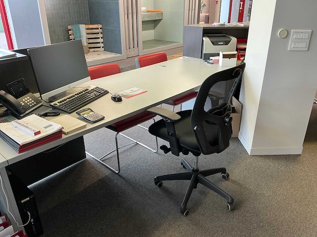Bureau opstelling + infodesk - afbeelding 20 van  20